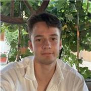 Latein-Tutor, der Kinder aller Altersgruppen unterrichtet